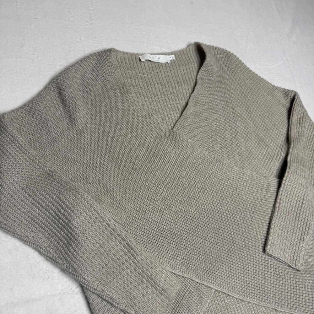 ASTR The Label Oatmeal Ribbed Wrap‎ V Neck Sweater Size Small